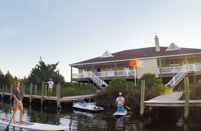 Canal Front, All One level - 4 Bedroom House, Pool, Large Docks - The Kite Club