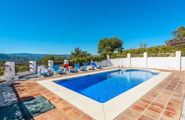 Cantoblanco I Viñuela by Ruralidays