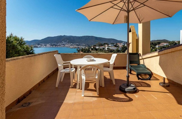 Cap Ras 03 - Comfortable apartment with sea views