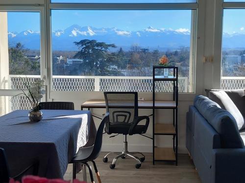 Cap Sud - 53m2- VUE PYRENEES- HYPERCENTRE-WIFI FIBRE -Nouvelle literie