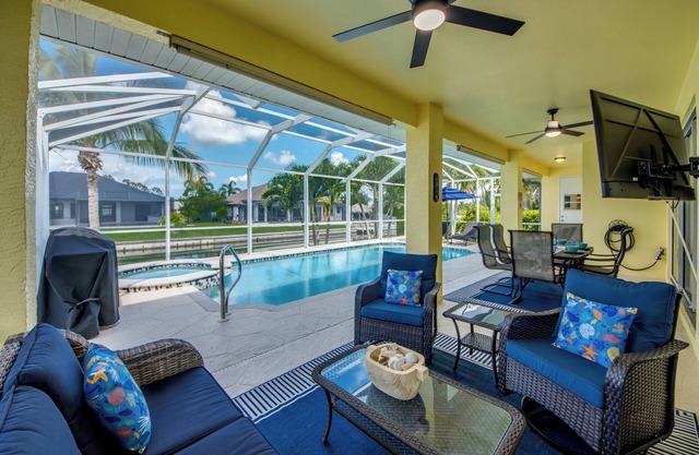 Capacious 4 BR/3 bath waterfront Villa with heated pool, spa, kayaks and bikes