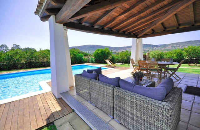 Capannizza Villas . whit private pool, 600 meters from the beach,