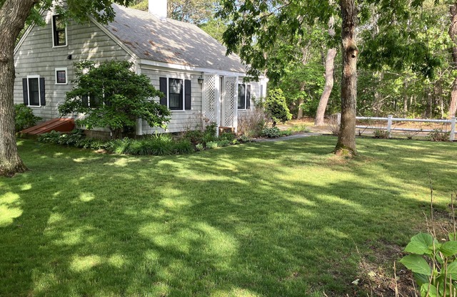 Cape Cod Cottage 300 yards from the beach and warm waters of Nantucket Sound.
