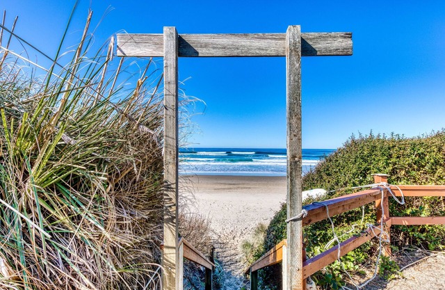 Cape Cod Cottages #7 - Oceanfront with Fireplace!