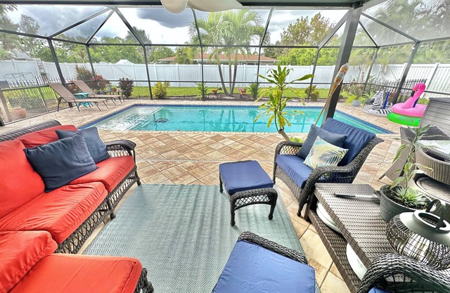 Cape Coral Home with Luxurious Lanai & Heated Pool! Close to Shopping & Beaches