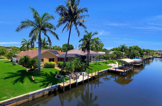 Cape Coral Southern Exposure Vacation Paradise Located On A Canal, Heated Pool