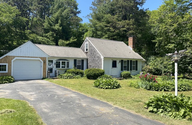 Cape Cottage with Lake Access, Minutes from Beaches!