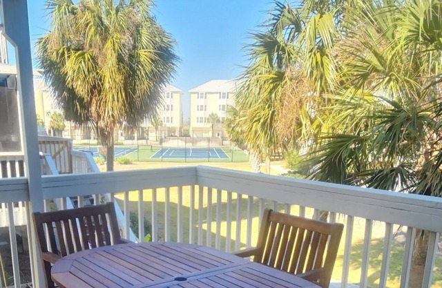 Cape Escape I End Unit only 150 Steps to beach, near pools, many extras
