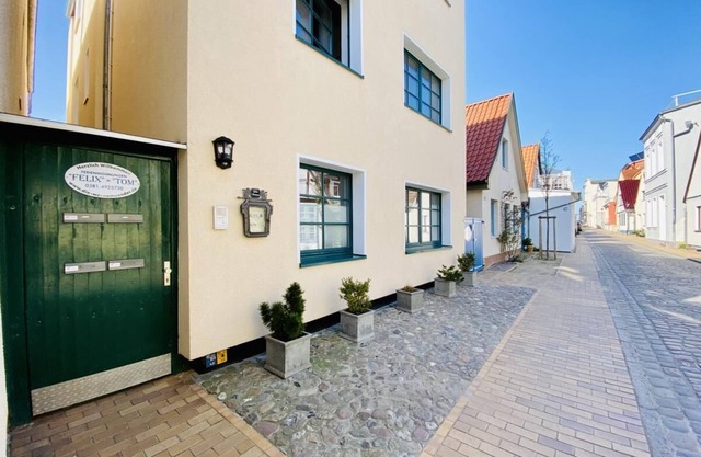 Capitaenshaus Froehlich, Tom