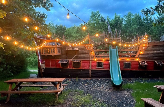 Captain Morgan's Pirate Ship Cabin! 15 mins Near the Dells