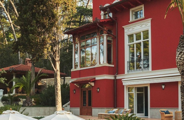 Captain's Villa Rouge