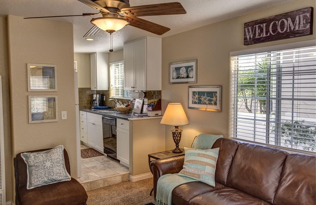 Carlsbad Beach Cottage - 1/2 block to Beach