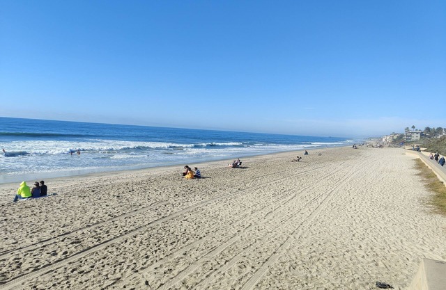 Carlsbad retreat min. from Tamarack Beach, The Village, Legoland, Flower Fields