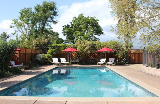 Carneros Vista Ranch - Farmhouse Estate on 3 Acres near Sonoma Plaza