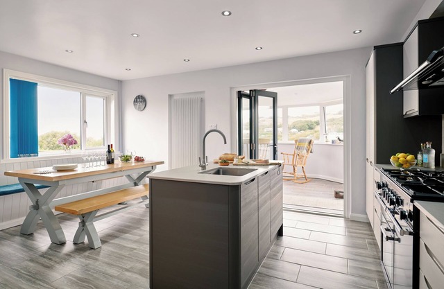 CAROUSEL, pet friendly, country holiday cottage in Broad Haven