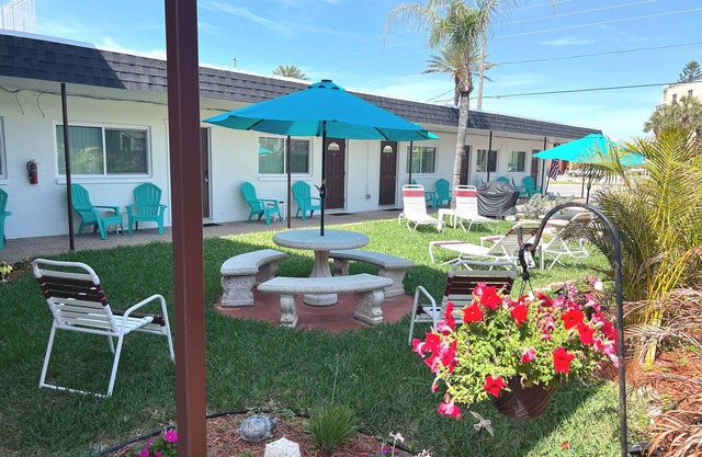 Carousel Suites #1- Coastal Studio steps to the Beach!