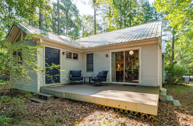 Carrboro Quaint! 2 Mi to Heart of Chapel Hill!