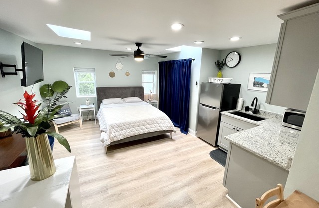 Carriage House Studio in the Heart of DC