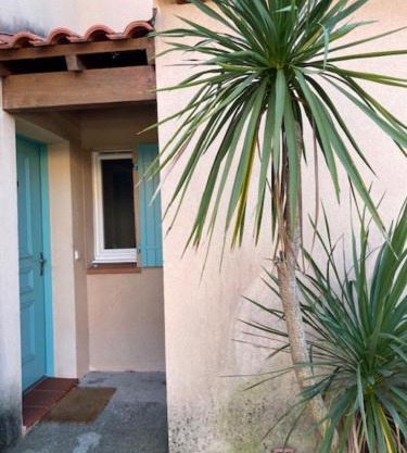 Carro, proche de la mer, appartement 2 chambres