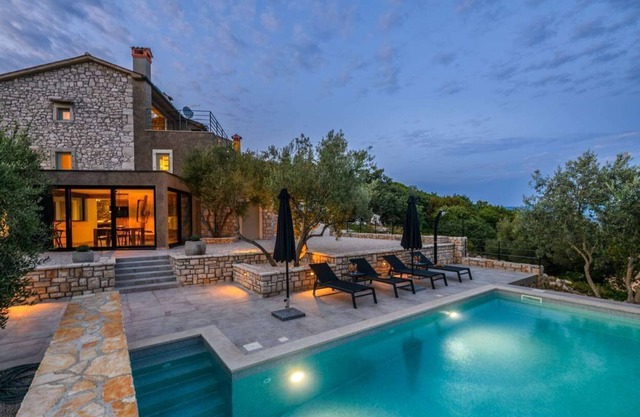 Casa Anonima with pool, near Labin