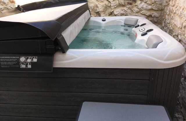 Casa Antea ★ 3 BR with Jacuzzi,Terrace & Parking ★