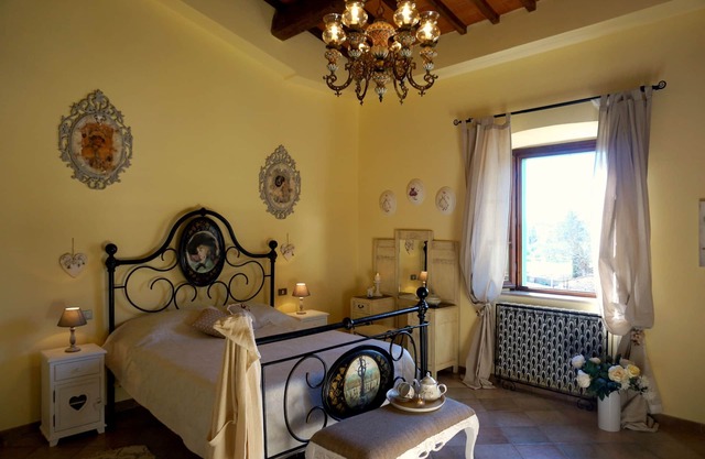 "Casa Bella Vista" Medieval tuscan apartment -family/group friendly near Pisa