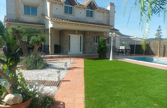 Casa Chalet Villa a Solo 30 Minutos Playa y Barcelona