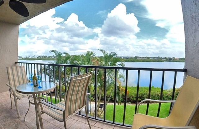 Casa con Vista at Sea Club #104-Water view, pool,fishing, near beach!