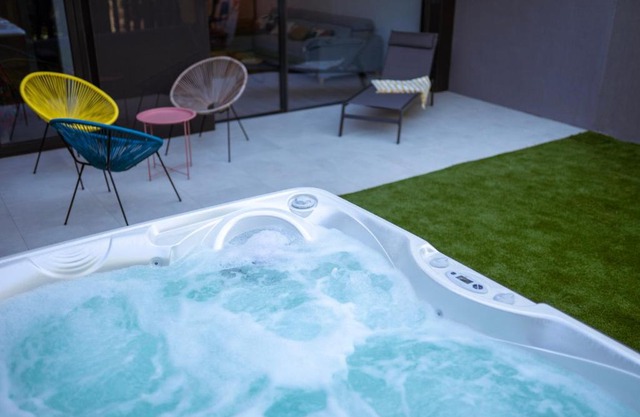 Casa de Nero - Premium House with Jacuzzi Next to Golf Course