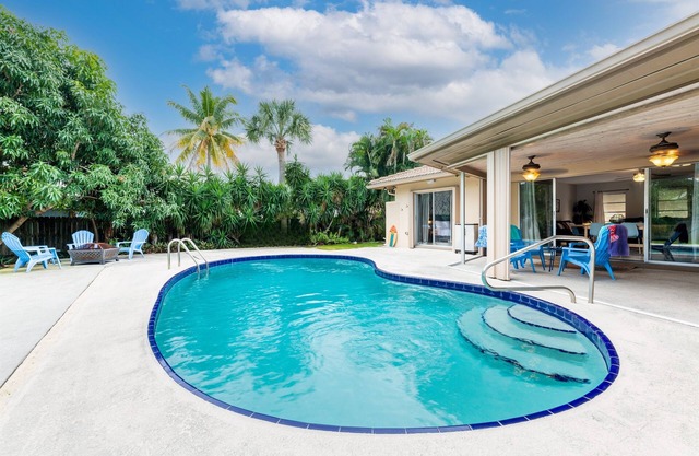 Casa Del Sol Pool Bungalow | Sleeps 8 | Near Beach