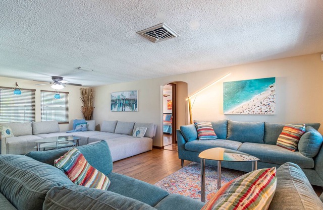 "Casa el Paraíso" King Suite 3 Br Pool Home Minutes from Beach!