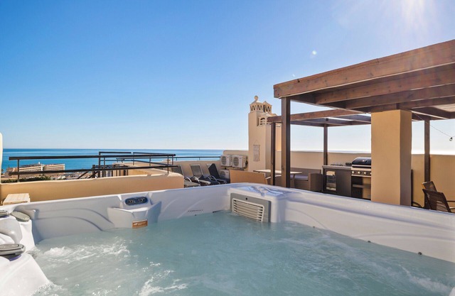 Casa Feliz Penthouse by Mabiente