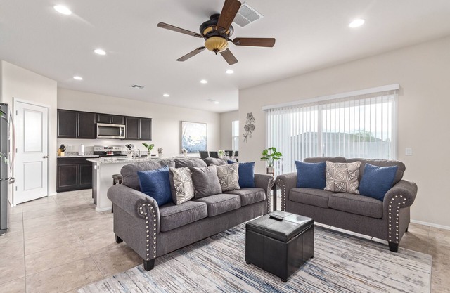 Casa Grande! Near Shopping, Hiking and More. Specials Available!