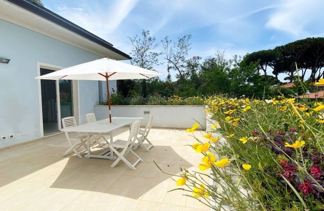 Casa Iris, wonderful terrace close to the seaside