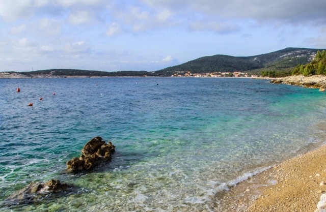 Casa Laura Cres, 100m to the beach, 6 people, great location, free WiFi