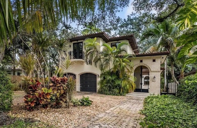 Casa Le Jeune Luxury Villa in Coconut Grove