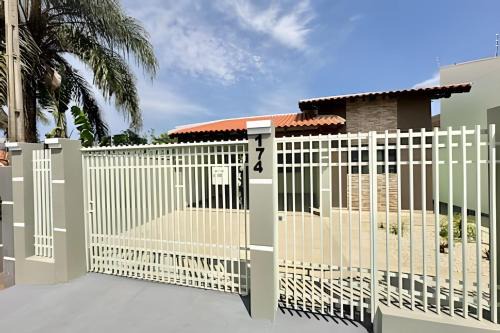 Casa linda e espaçosa, ar condicionado e 2 vagas