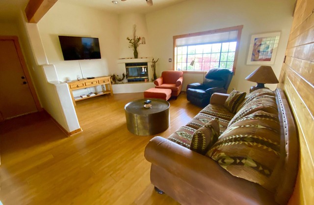 Casa Los Griegos near Old Town, Bosque, Los Poblanos and Los Ranchos