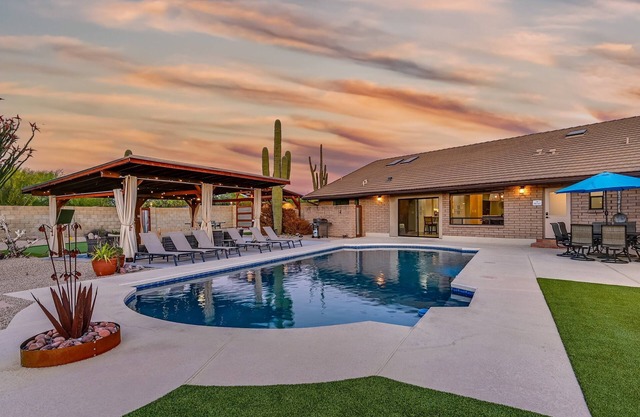 Casa Luna | 8BR w/Pool, Hot Tub, Putting Green | Pet Friendly