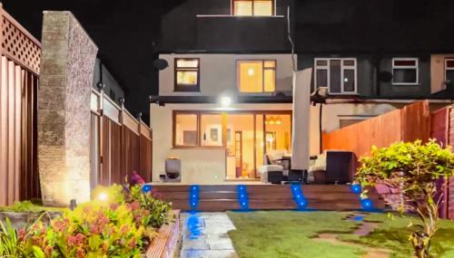 Casa Marina- 4 bedroom house with garden and balcony