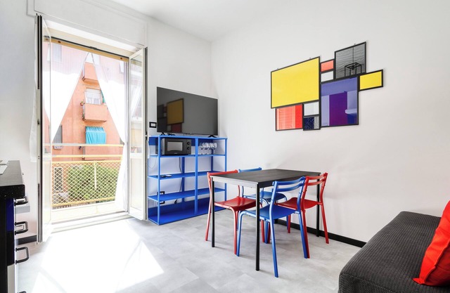 Casa Mondrian; AC and fast Wi-Fi