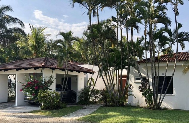 CASA MURMULLOS a Beach Villa with access to private beach