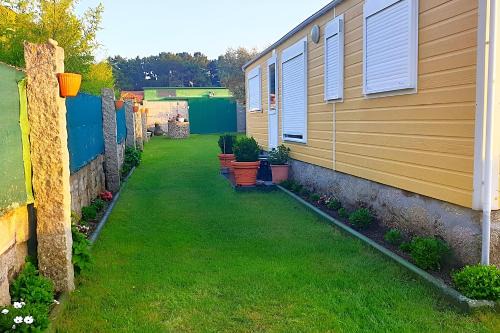 Casa natural con cenador en jardín y parking