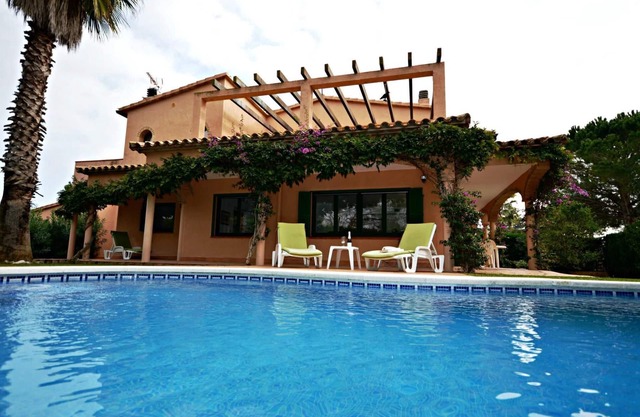 Casa Nautic 1 - A/C, wifi, private pool, barbecue, piano, office.