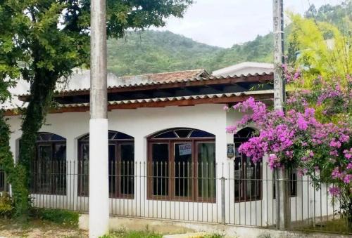 Casa no centro da cidade a 600 metros da praia.