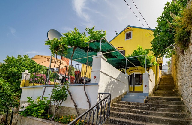 Casa Nori kuća u selu Ustrine na otoku Cresu s prekrasnim pogledom na more.