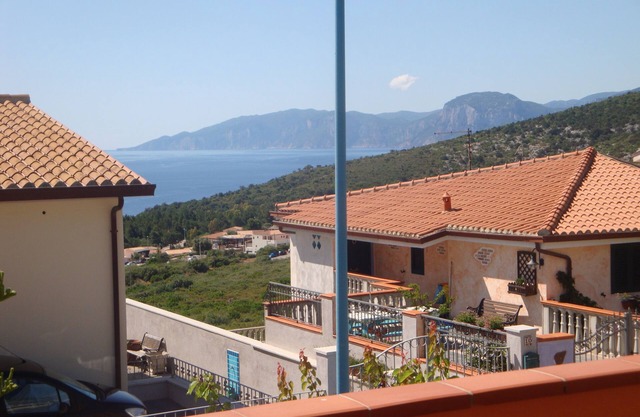 Casa OSALA. Sea and mountain view.