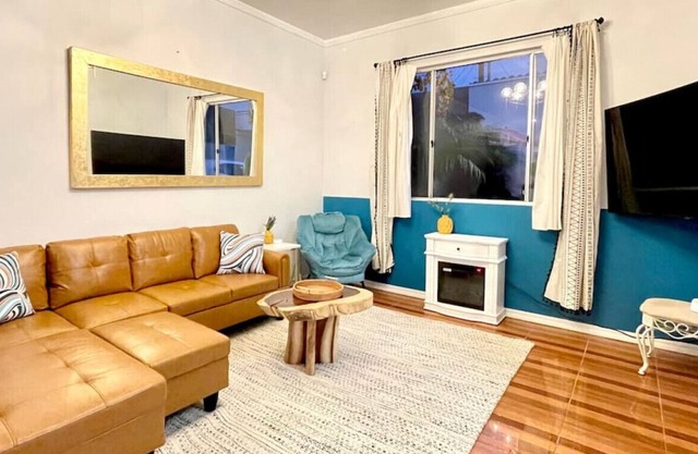 Casa Roja - King Bed - 1block2beach - Las Playas