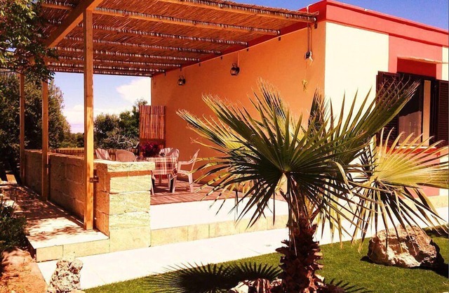 Casa Romina: A characteristic and welcoming independent house in the characteristic style of the Apulian countryside, with Free WI-FI.