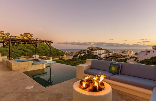 Casa Soñara: Beautifully decorated Pedregal Villa with ocean view.